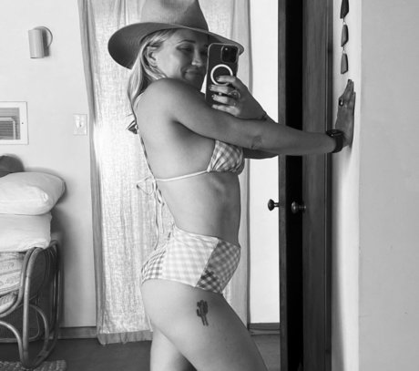 Emily Osment OnlyFans Bilder