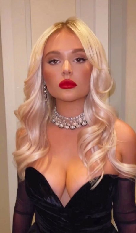 Emily Alyn Lind Brüste OnlyFans