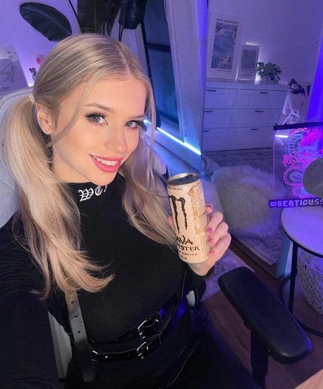 blonde kleine titten nur fans exklusive Album