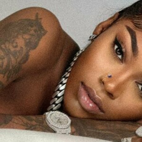 Asian Doll Heiße OnlyFans Inhalte