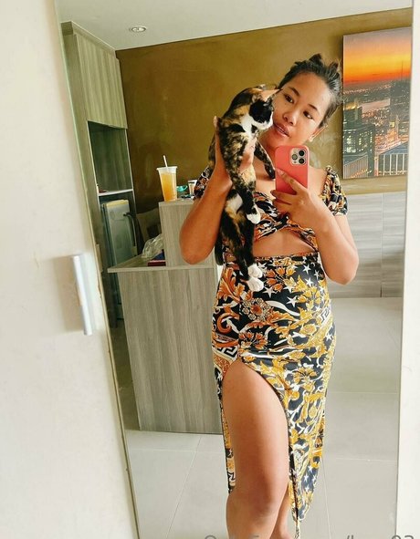 luzy93 OnlyFans Striptease