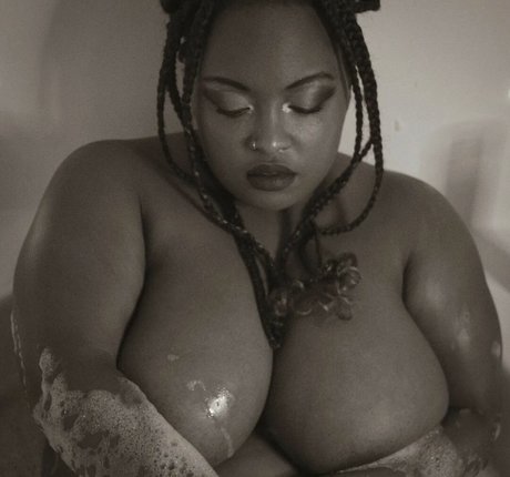 Thighlyinfluential Nacktbilder-Leaks von OnlyFans