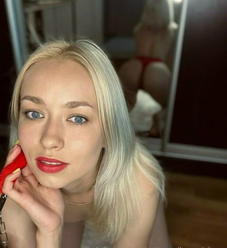 hollymollynextdoor OnlyFans Fotos