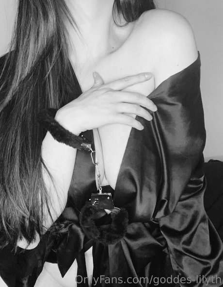 goddes lilyth OnlyFans Striptease