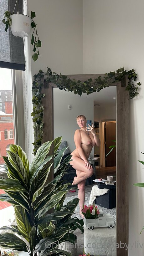 BabyyLiv OnlyFans-Leaks