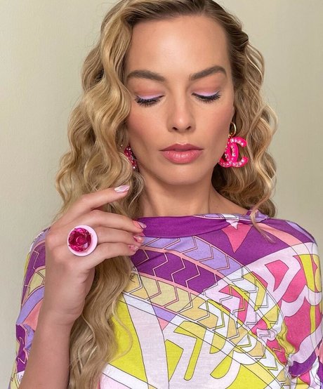 Margot Robbie Only ...