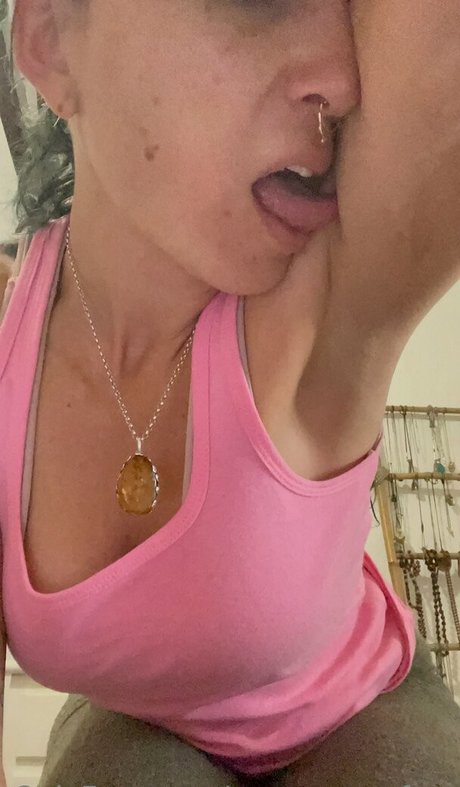 gypsymayafree Leak von OnlyFans Pornografie