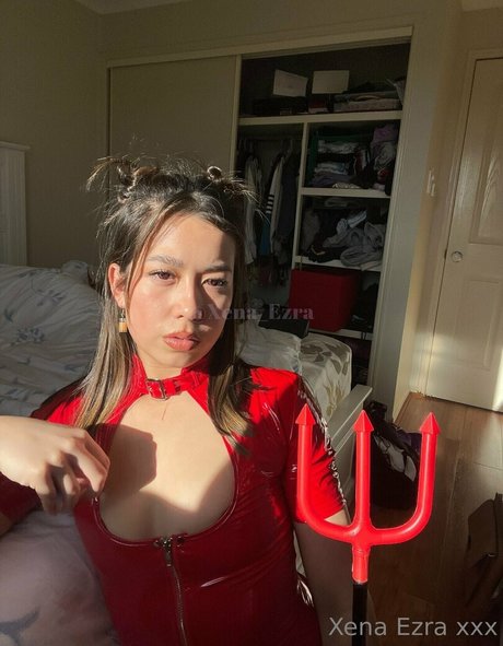 xena ezra OnlyFans Lesbisch