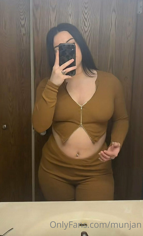 munjan Leaks von Nacktbildern auf OnlyFans