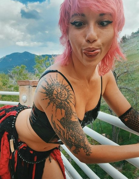 PixiePixelized OnlyFans Striptease