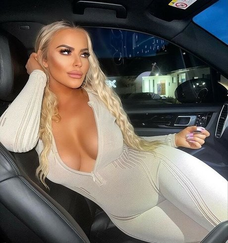 Mega Clarke Nackt auf OnlyFans