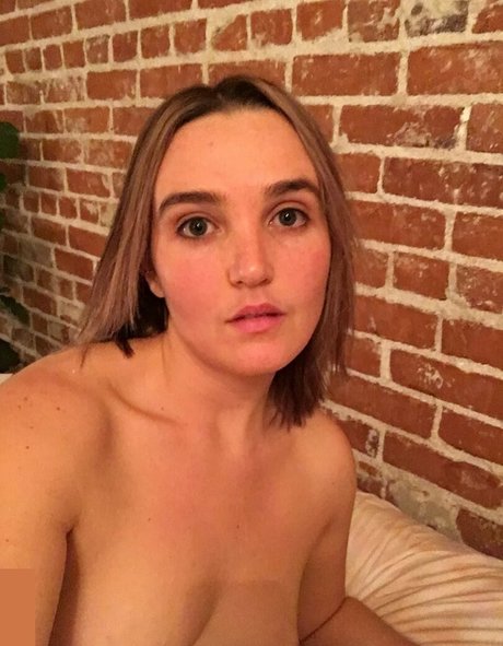 Chloe Fineman Oben ohne OnlyFans