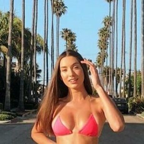 Tori Webster Oben ohne OnlyFans