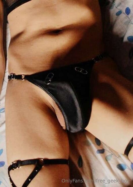 free geek boy OnlyFans Lesbisch