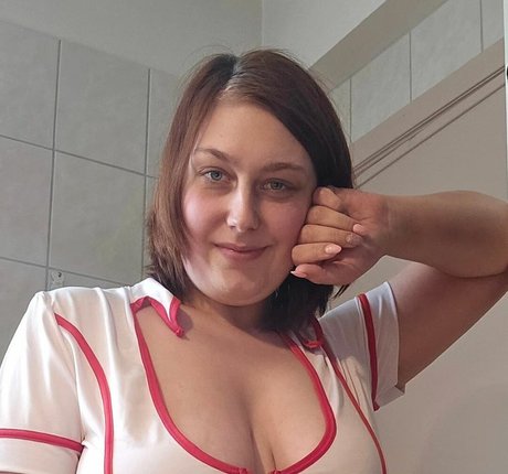 Bustyolive OnlyFans-Inhalte