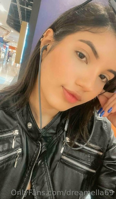 dreamella69 OnlyFans Model Bilder