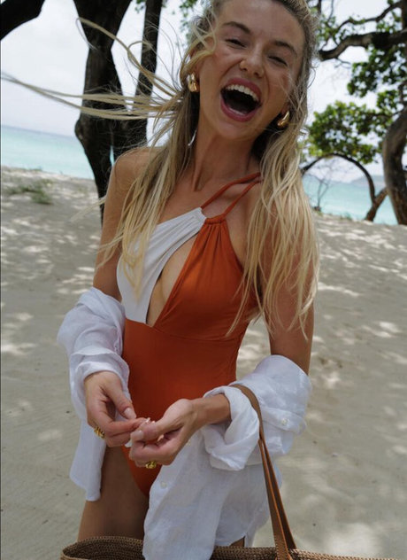 asiatische schlampe onlyfans sexy Nacktbilder Set