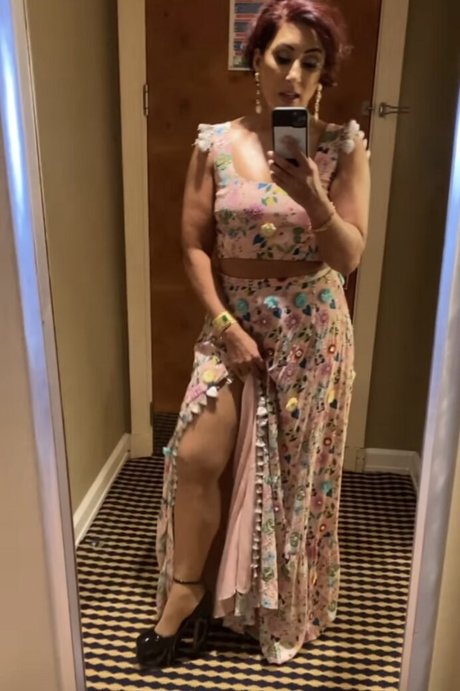 Saira Khan OnlyFans gratis