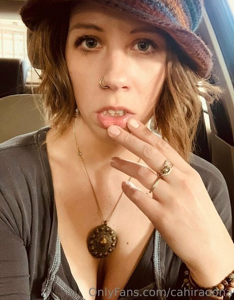 cahiraoona OnlyFans Model Bilder