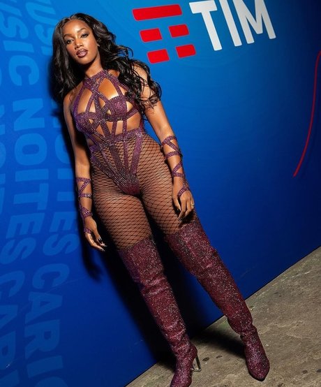 Izza Cantora OnlyFans Lesbisch