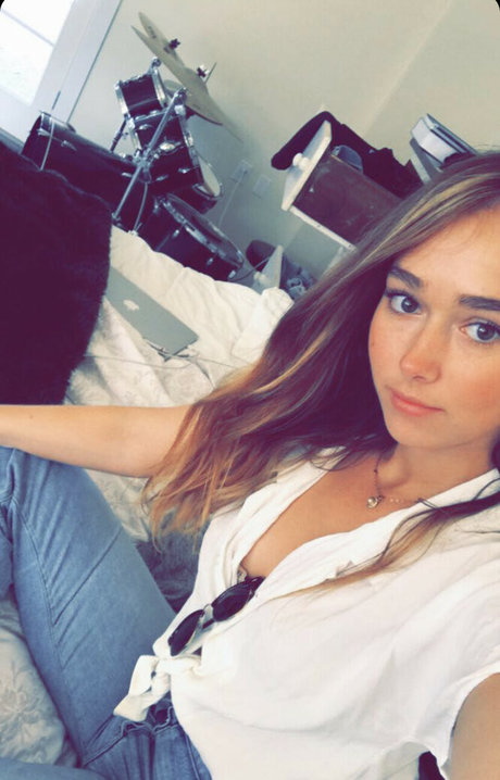 Holls8 OnlyFans Fotos