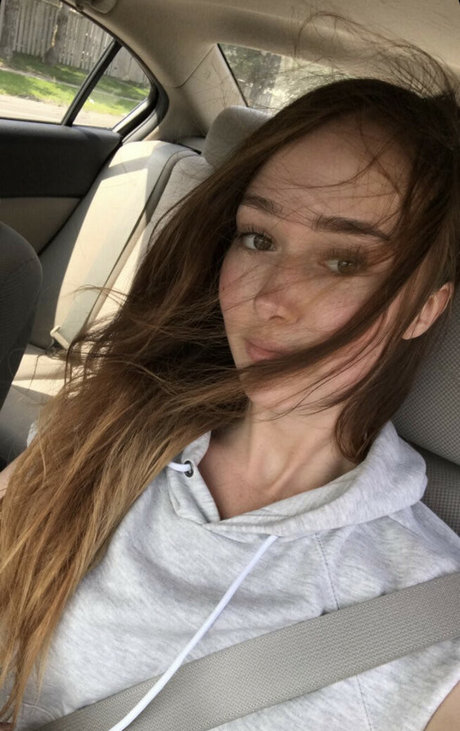 Holls8 OnlyFans geleakt.