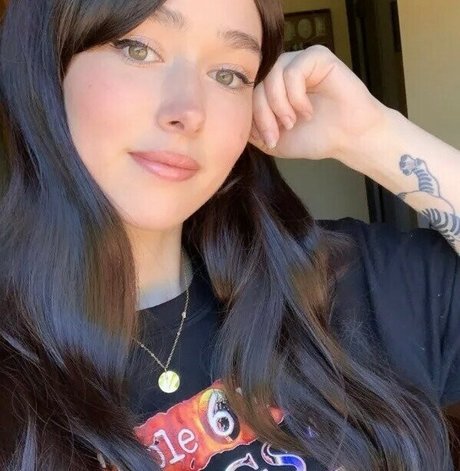 Holls8 OnlyFans Brüste Bild