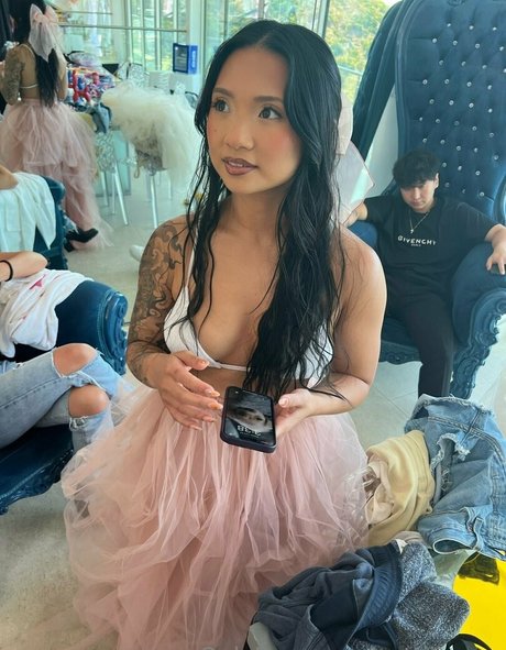 tiiieeen OnlyFans explizite Inhalte