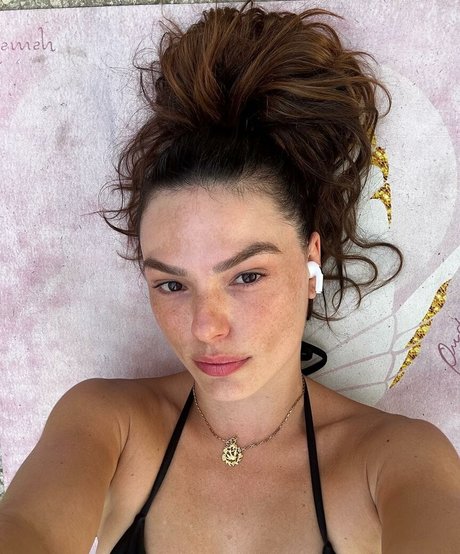 anfällige knochen-onlyfans schön nackt Medien