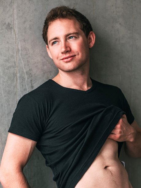 Leo Embers OnlyFans nackte Brüste