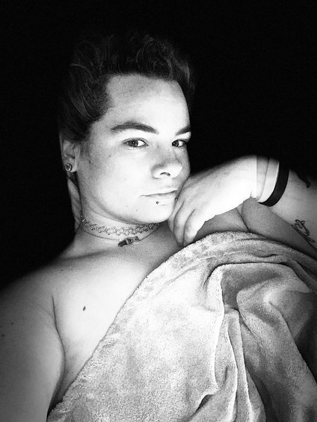 Lilly Fallenstar Leaks OnlyFans