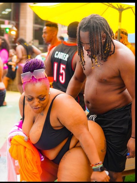 Lil Dickey OnlyFans Brüste Bild