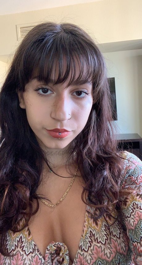 Lola Yung Leaks von Nacktbildern auf OnlyFans