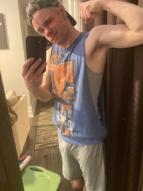 Logan Hobbs OnlyFans Brüste Bild