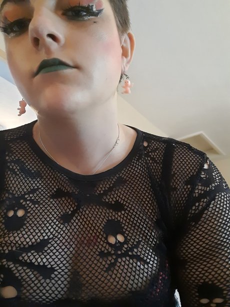 Lun OnlyFans geleakte Pornografie