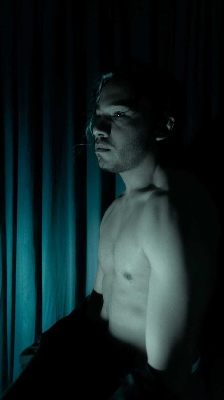 Luis Chavarin Neue geleakte OnlyFans-Inhalte