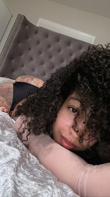 own me_ OnlyFans Modelfoto