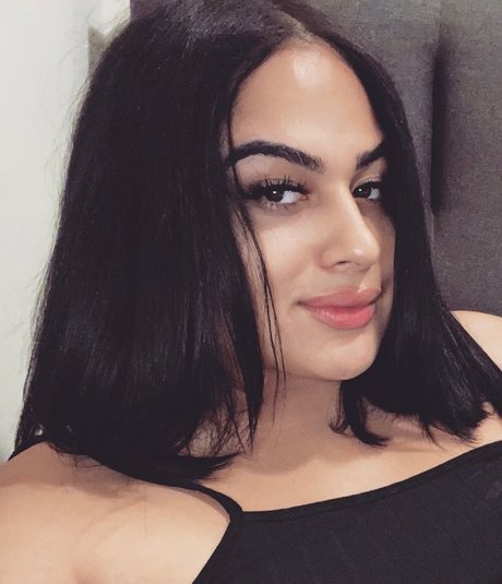 Christina La Mamasota OnlyFans explizite Inhalte