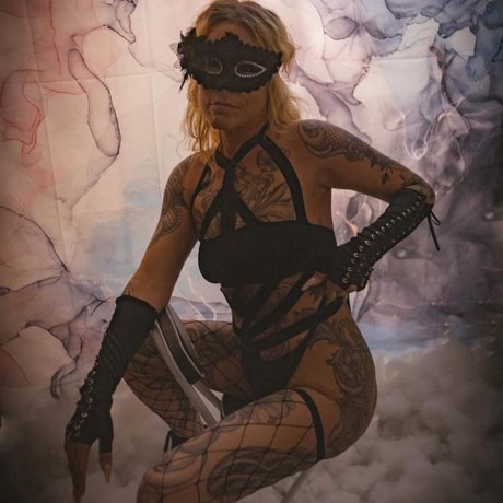 Mellisa s Divine Canvas OnlyFans-Leak