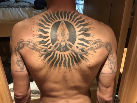 Sittingmike OnlyFans nackte Brüste