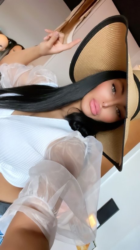 Matison Daniela_ OnlyFans Brüste Bild