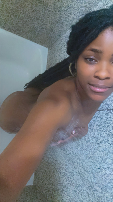 BluuHazee OnlyFans-Bilder