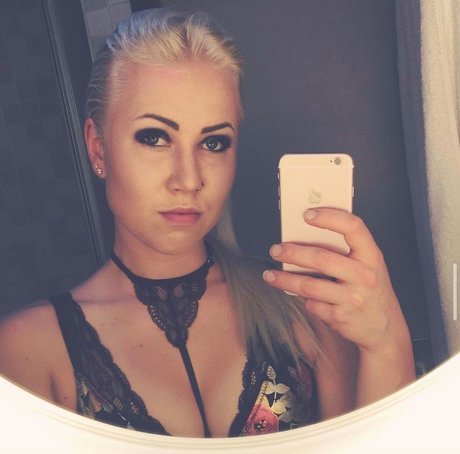 mimosa Nacktbilder von OnlyFans