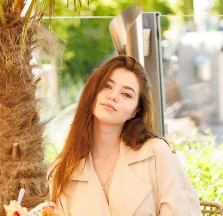 Milana swipes Nacktbilder von OnlyFans geleakt