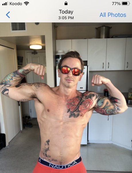 Mike Pillar OnlyFans Model Bilder