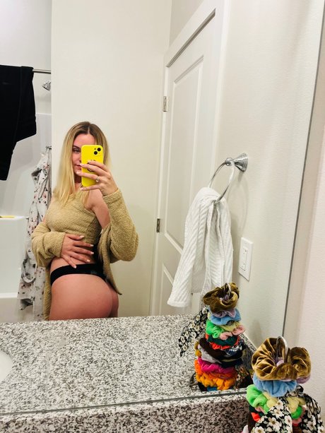 RollinWithMia OnlyFans Nacktbilder