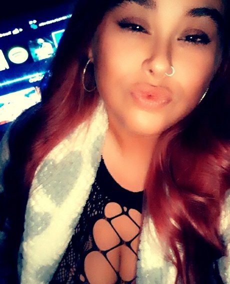 Nikkii Baby BBW_ OnlyFans-Model