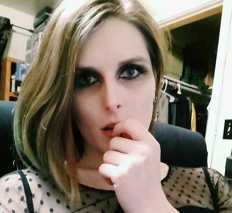 Molly Goodgirl OnlyFans Strip