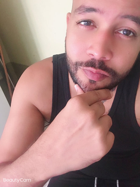 XXX Triniboy Nacktbilder von OnlyFans