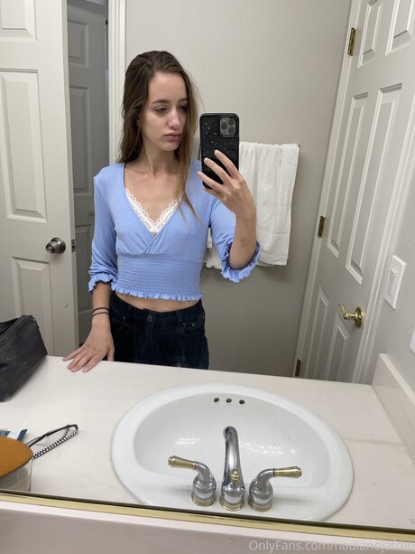 Nadia Noja Brüste OnlyFans